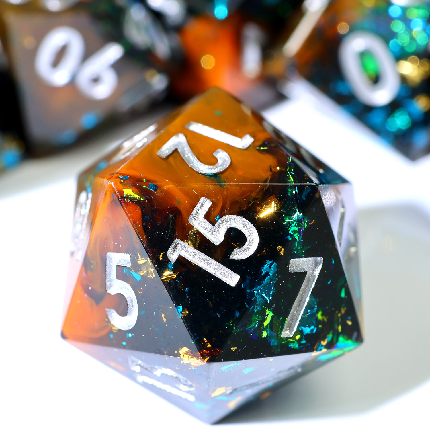 Board Game Dungeons And Dragons - مجموعة نرد دراغون أمبر المصنوعة يدويًا