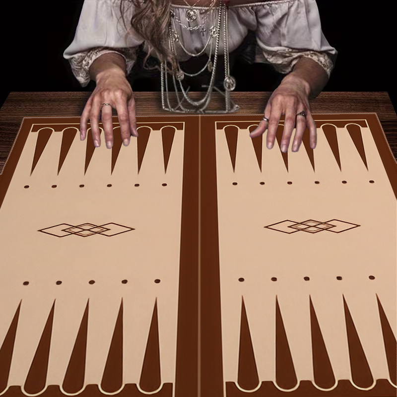 Board Game Hotel - قطعة واحدة من مفرش طاولة التاروت