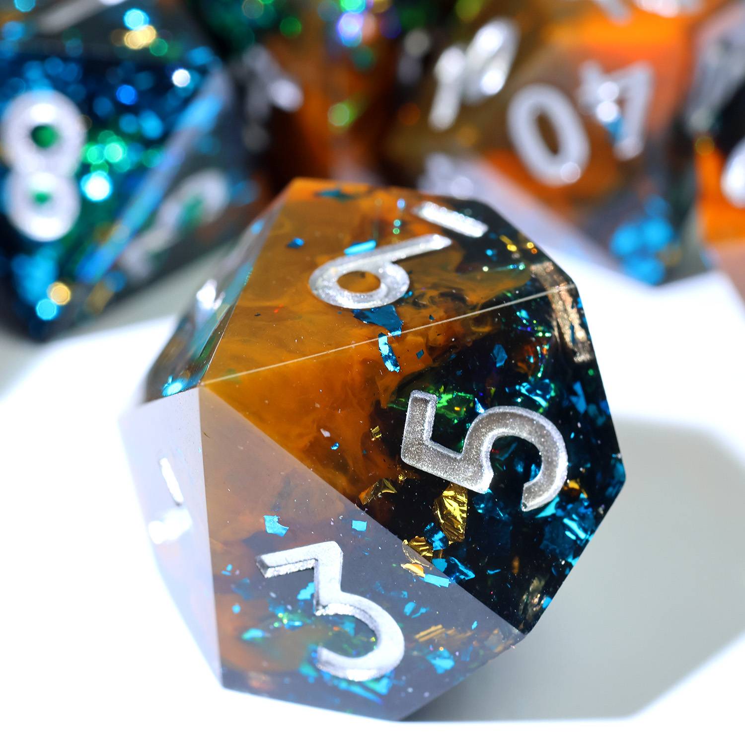 مجموعة نرد دراغون أمبر المصنوع - مراجعة Board Game Dungeons And Dragons وسعره